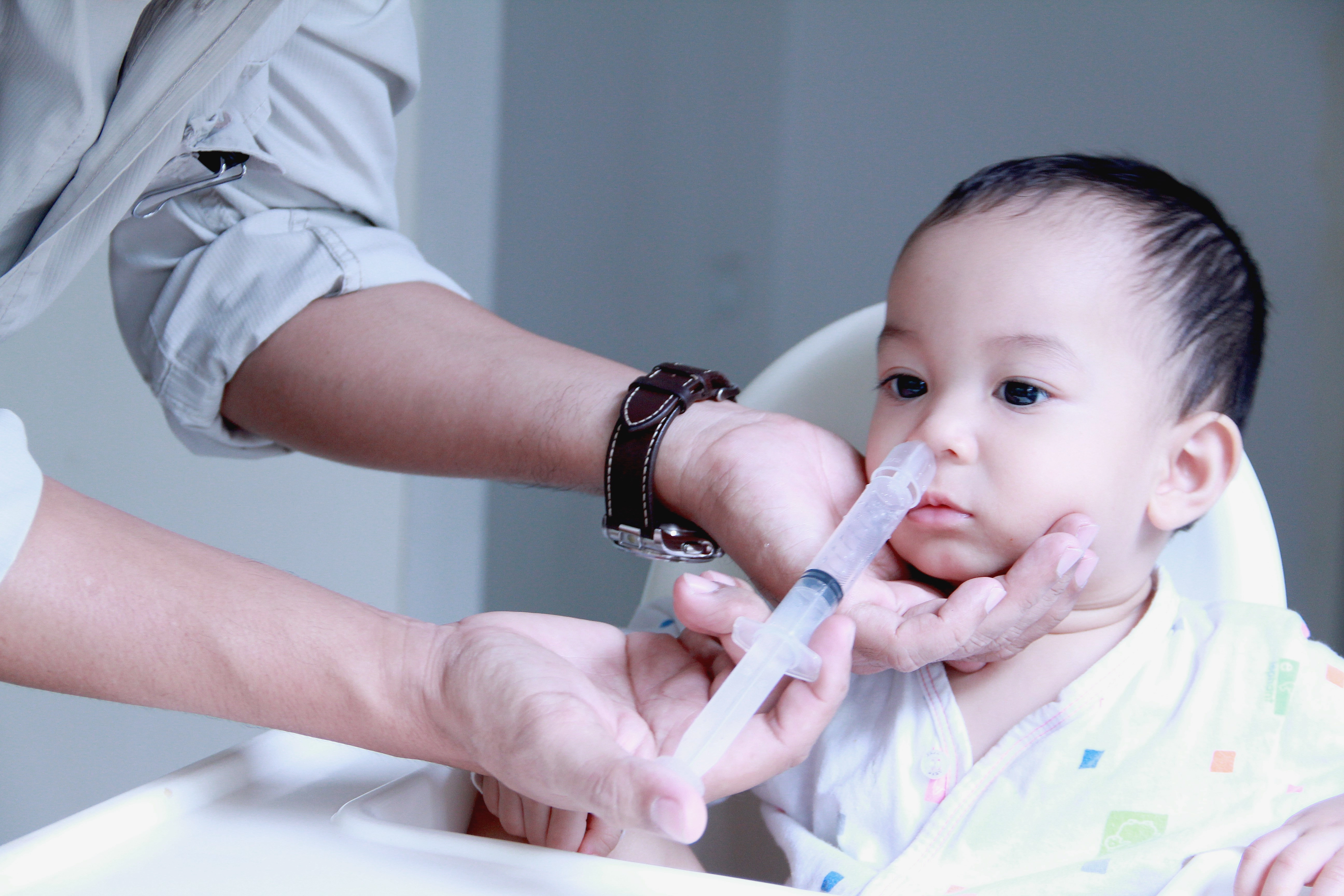 Imagem do post Como fazer uma lavagem nasal em bebê? Aprenda na prática com esses 7 passos  