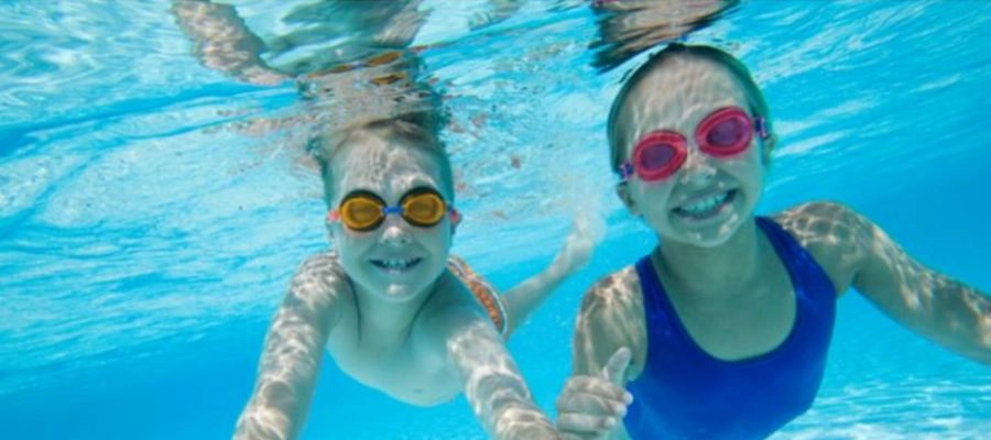 Imagem do post 4 benefícios da natação infantil para o desenvolvimento das crianças 